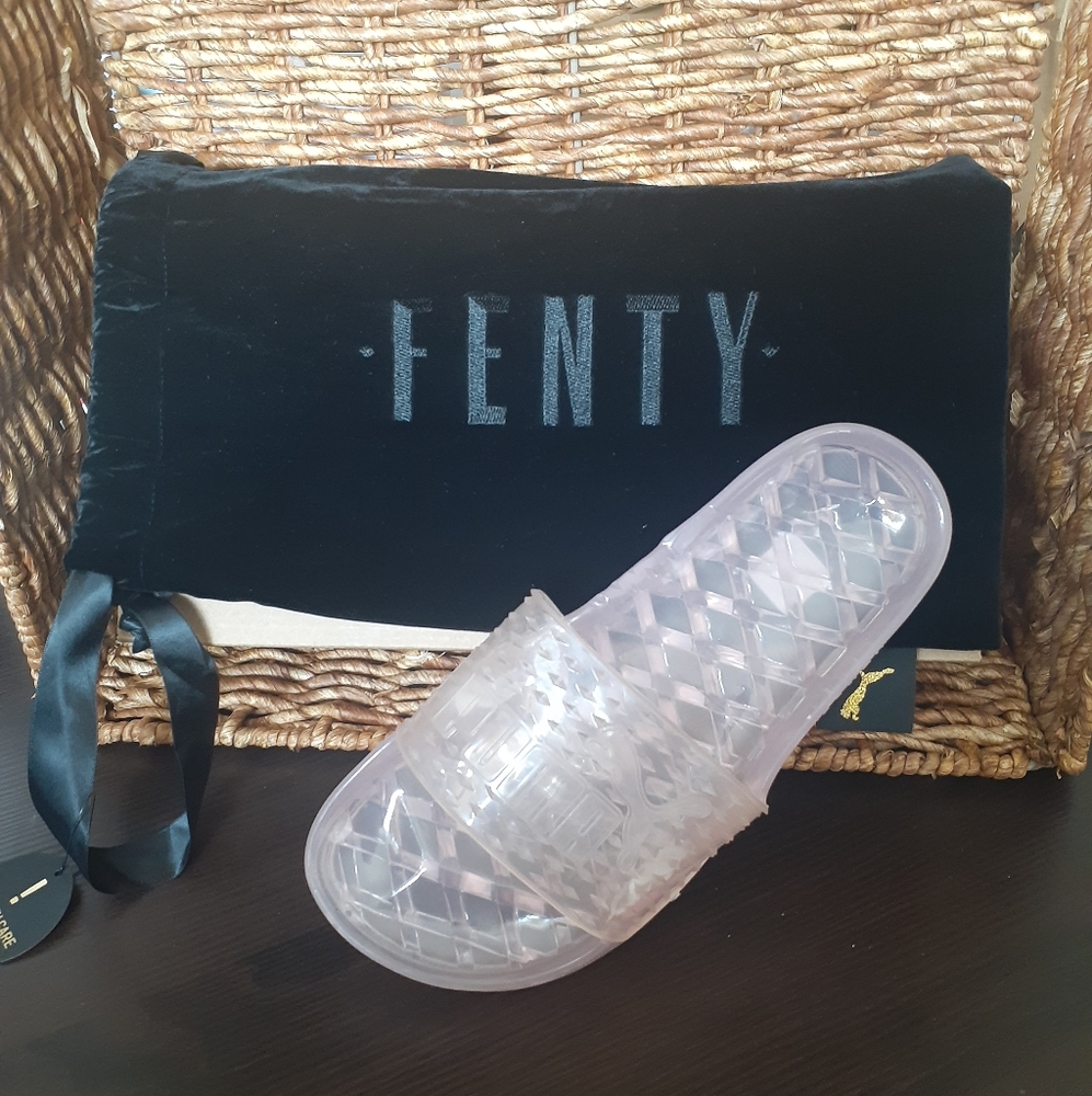 NWT - PUMA FENTY JELLY SLIDES, SIZE 7.5, PINK
